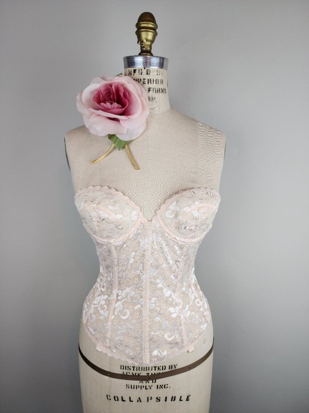 Vintage 1960's Beautiful Cream Floral Lace Strapless Low Back Bustier Boning 34B